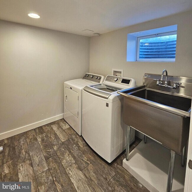 Building Photo - 5940 6th St