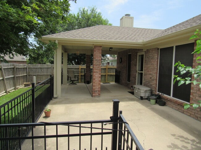 Building Photo - 10532 Braewood Dr