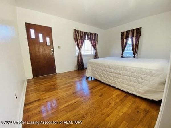 Building Photo - 701 W Holmes Rd