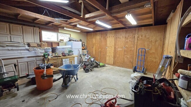 Building Photo - 13709 SE 23rd St