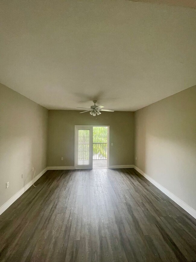 Building Photo - 1 Bedroom / 1 Bath Condo in Gated Communit...