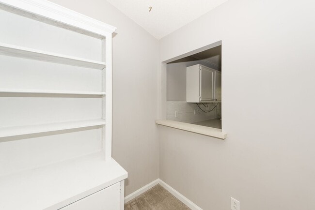 Building Photo - 2 Bedroom 2 Bath Townhouse in Crowfield Pl...