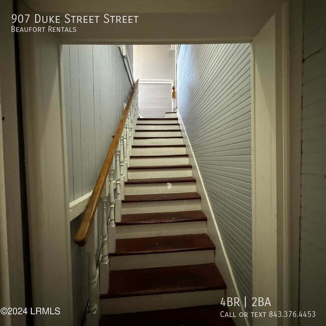 Building Photo - 907 Duke St