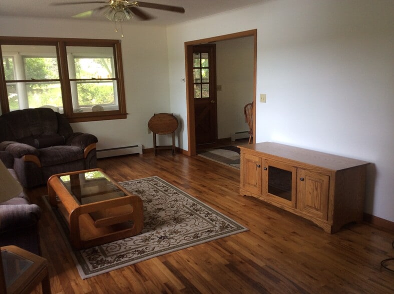 Building Photo - 126 W Shore Dr