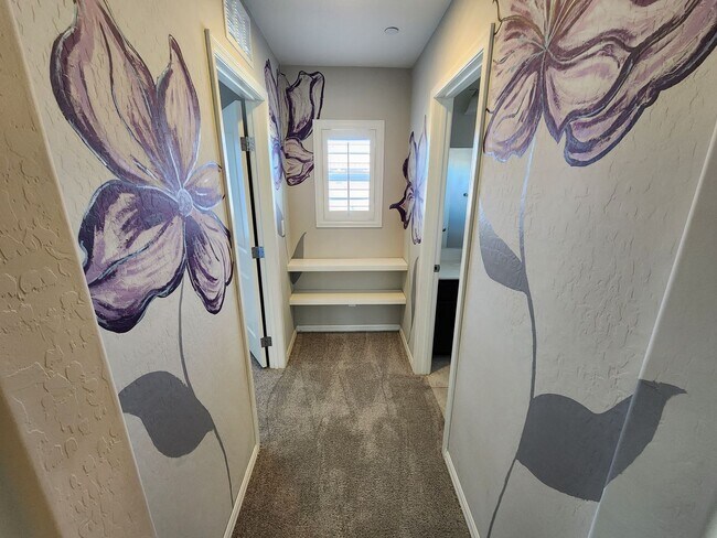 Building Photo - Three Level Mountains Edge Townhome