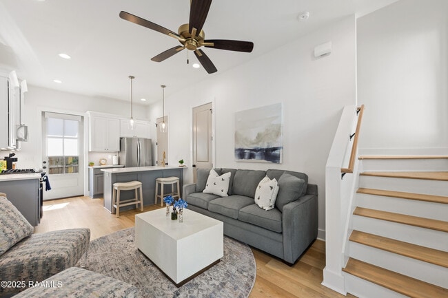 Building Photo - 204 Steiner Oaks