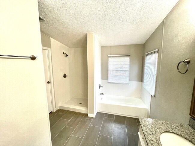 Building Photo - 128 Hall Dr S
