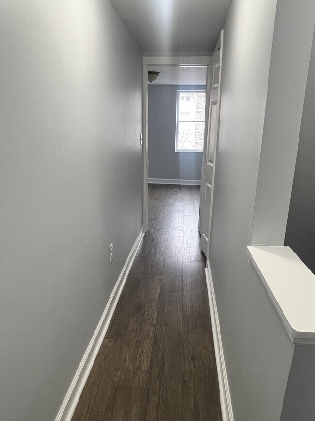 Building Photo - 1212 W Lombard St