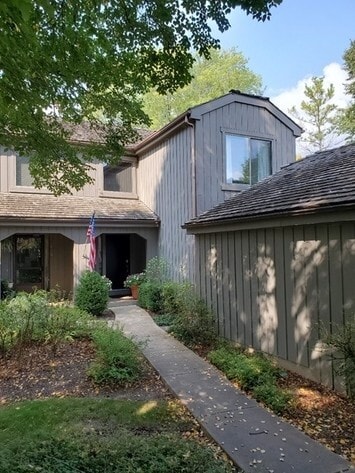 Building Photo - 328 Shoreline Rd