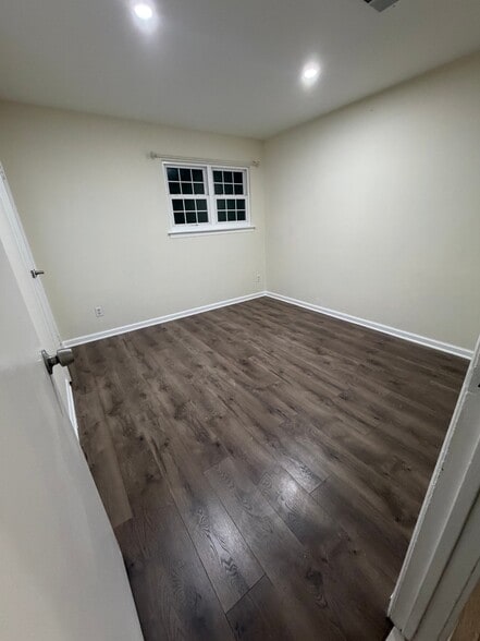 Building Photo - 60 College Dr