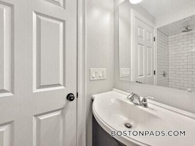 Building Photo - 28 Arcadia St