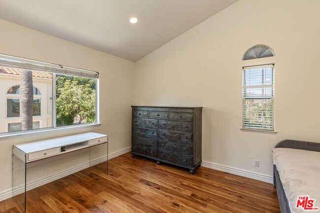 Building Photo - 6451 Zuma View Pl