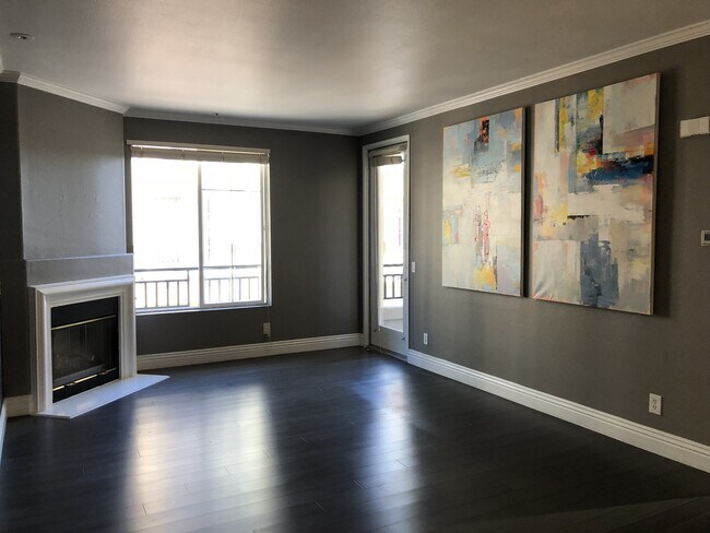 Building Photo - 2BR/2BA Plus Bonus/office Condo at The Hei...