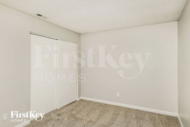 Building Photo - 1050 Ross Ct