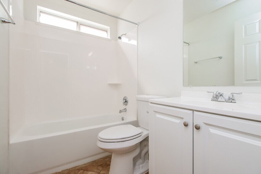 Building Photo - 986 S Wanda Dr