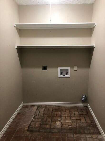 Laundry - 7624 Thistle Ln