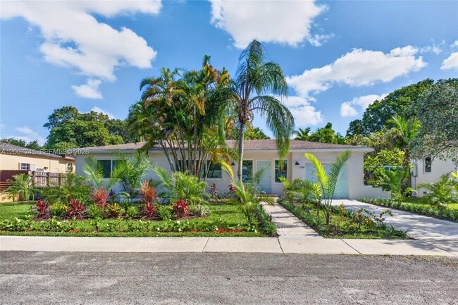 Building Photo - 1250 NE 133rd St