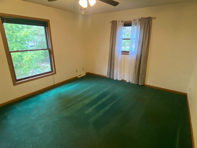 Building Photo - W1358 Prairie Pines Rd