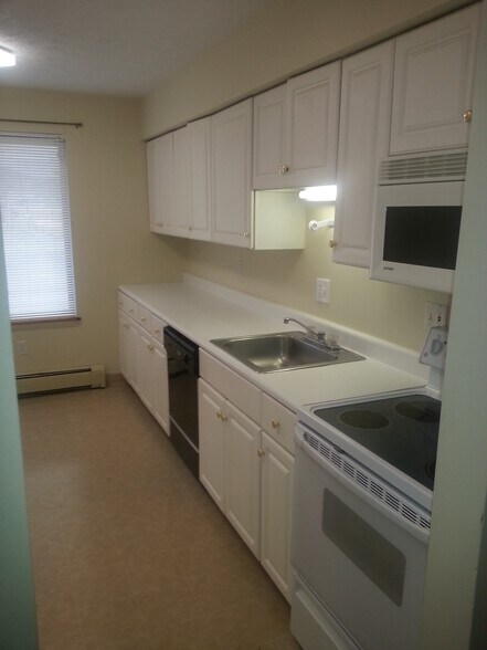 Kitchen - 4011 Rockwell Ave