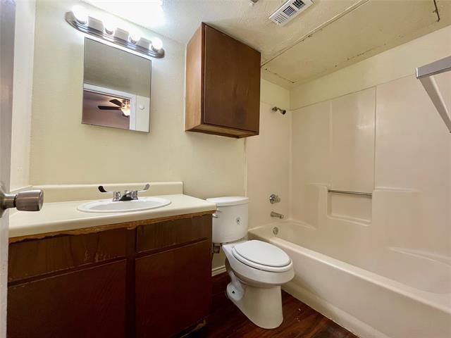 Building Photo - 2526 W Prairie St