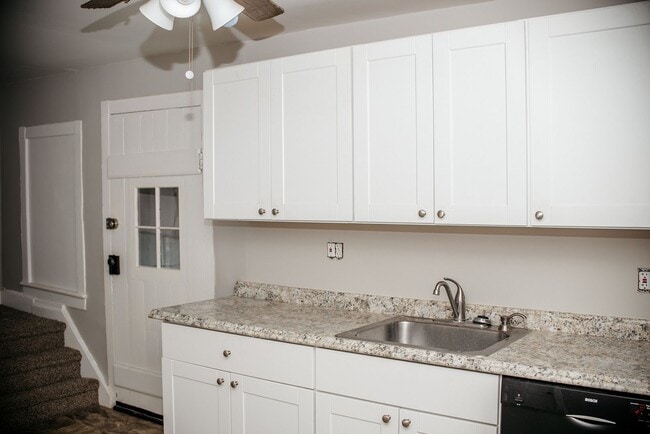 Building Photo - 145 Race St