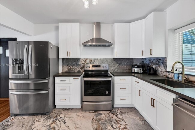 Building Photo - 660 NE 121st St