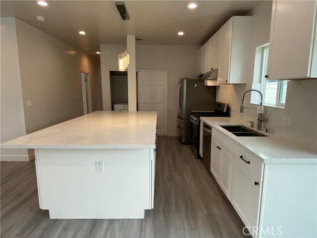 Building Photo - 1653 W Chateau Pl