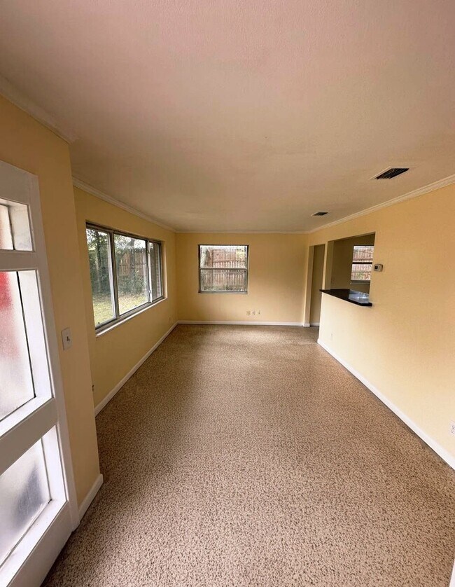 Building Photo - 6064 Longchamp Dr