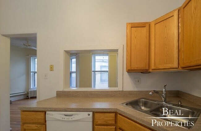 Building Photo - 2 bedroom in CHICAGO IL 60610