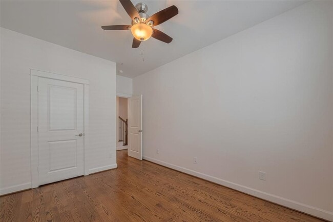Building Photo - 854 W 20th St