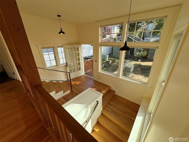 Building Photo - 3Bd/1.75Ba Seattle House