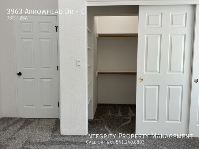 Building Photo - 3963 Arrowhead Dr