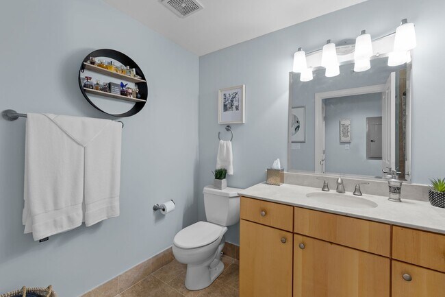 Building Photo - Elegant 1-Bed, 1-Bath Condo in Prime Virginia Beach Location!