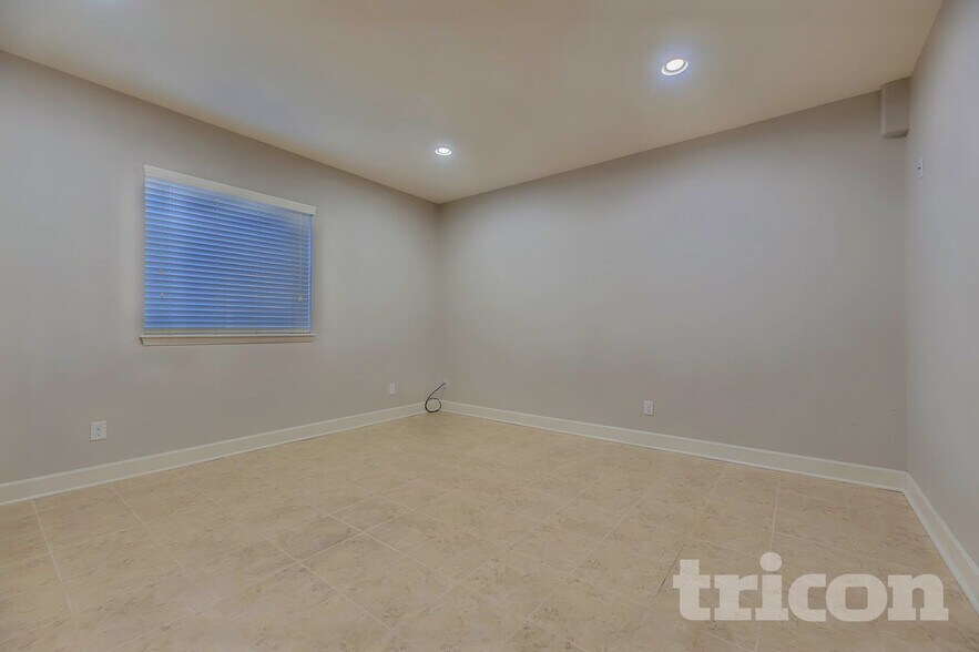 Building Photo - 2465 McCracken Ln