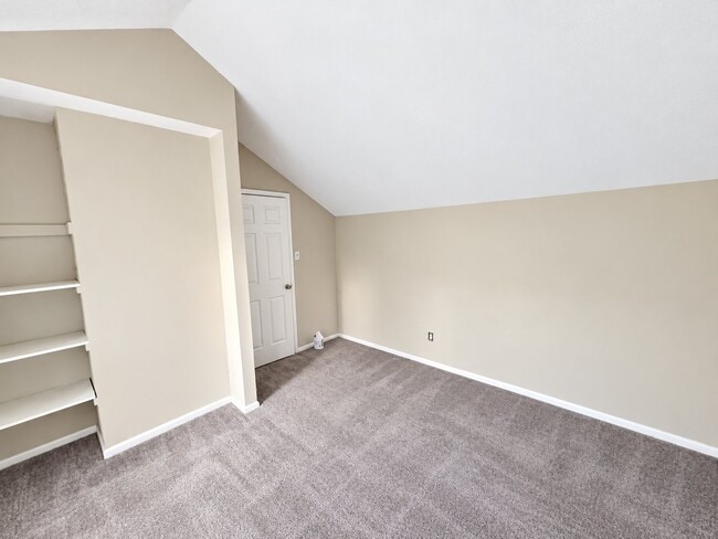 Building Photo - 20 Commodore Ct