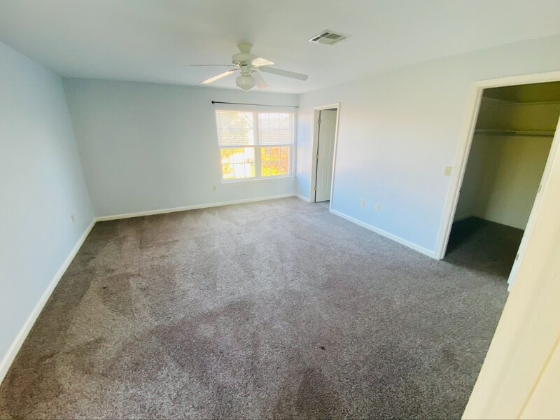 Building Photo - 131 Oriole Ct