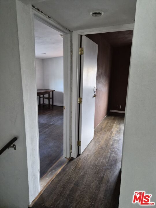 Building Photo - 10835 Magnolia Blvd