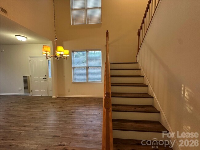 Building Photo - 10968 Princeton Village Dr