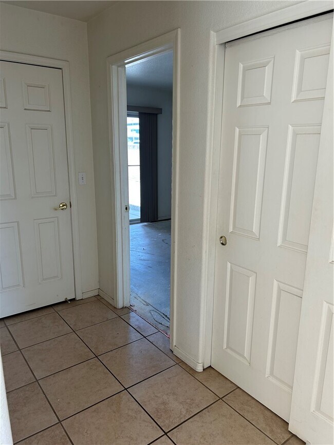 Building Photo - 5775 Bernstein Dr