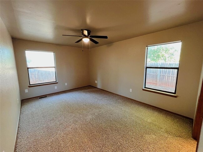 Building Photo - 213 Woodbridge Cir