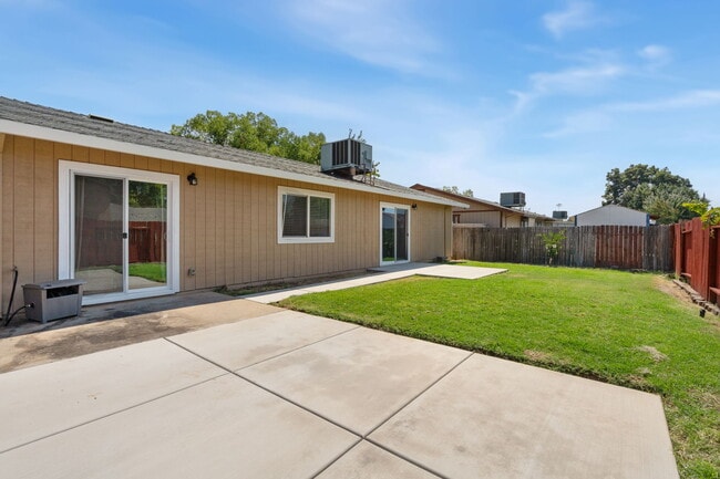 Building Photo - 7085 Cloverleaf Way