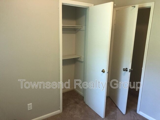 Building Photo - 4601 Somerdale Ln