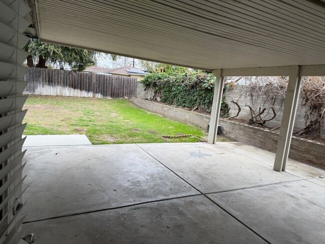 Building Photo - Beautiful, Remodeled 3BR/2BA ranch style home w/huge yard and washer/dryer available now!!