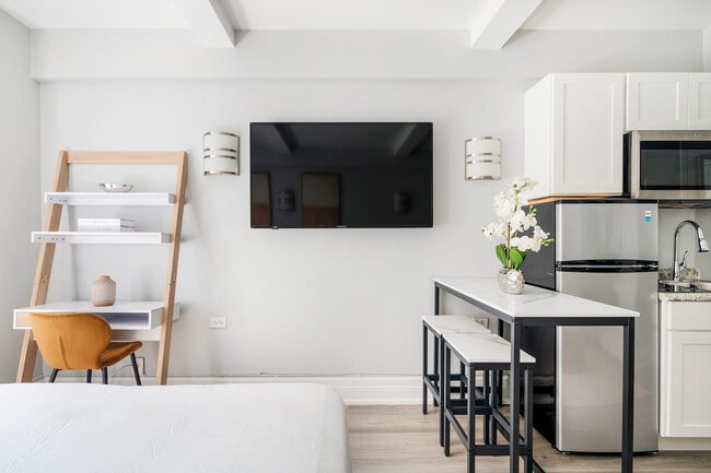 Building Photo - 240 W 73rd St