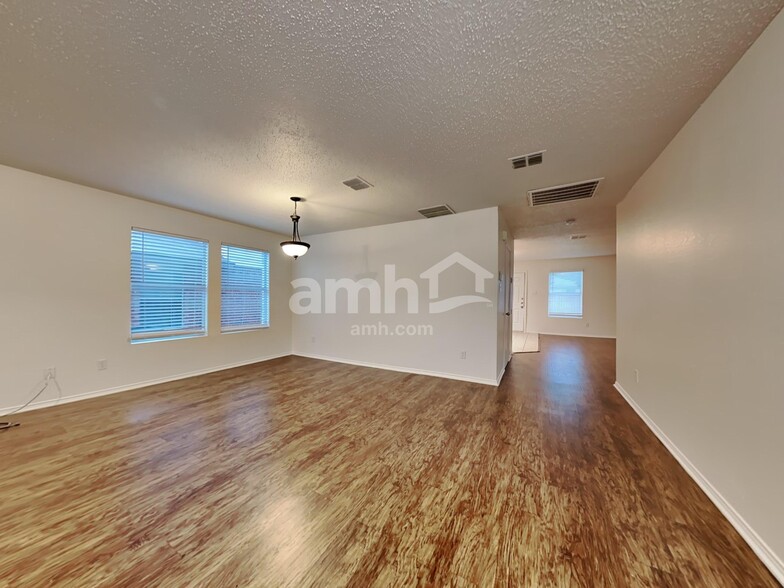 Building Photo - 4105 Hunters Creek Dr