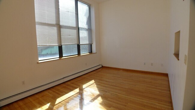 Building Photo - 60 Gibson St