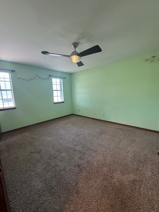 Building Photo - 3bedroom 2bedrooms 2 car garage 1/2 off 1st month's rent