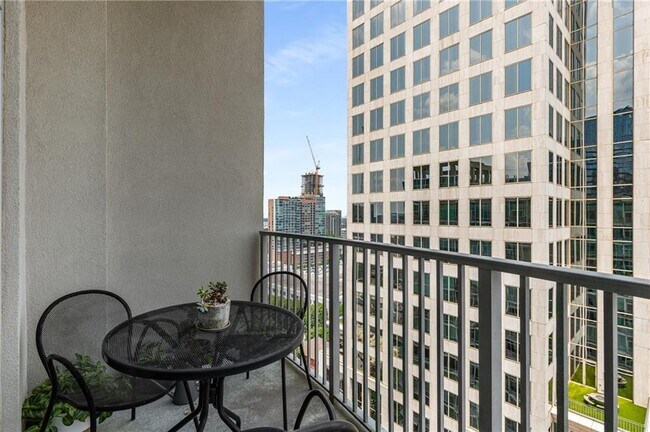 Building Photo - 943 Peachtree St NE