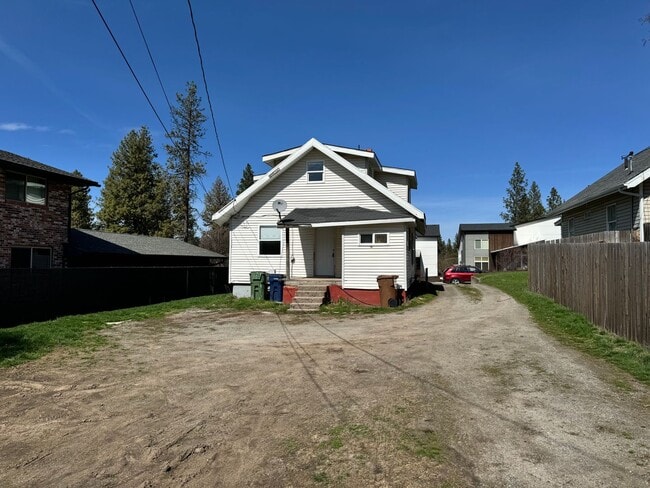 Building Photo - Gorgeous 4 Bed, 2 Bath Home on South Hill!