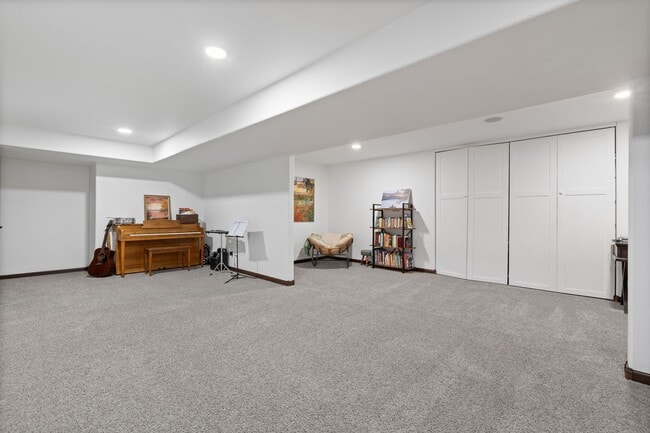 Building Photo - 8017 Brooks Lp